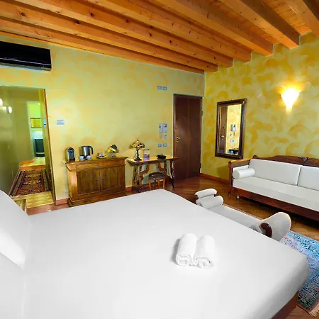 Centre And 4* Verona