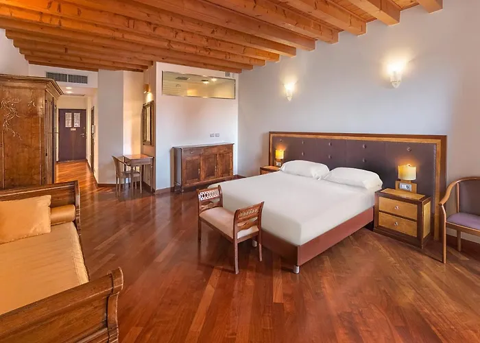 بيت ضيافة Centre And فيرونا