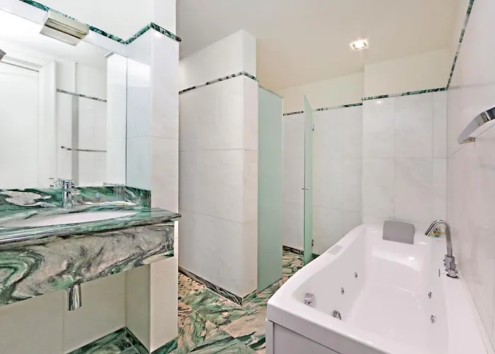 Centre And فيرونا