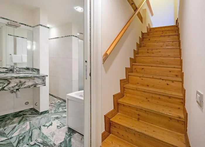 Centre And بيت ضيافة 4*