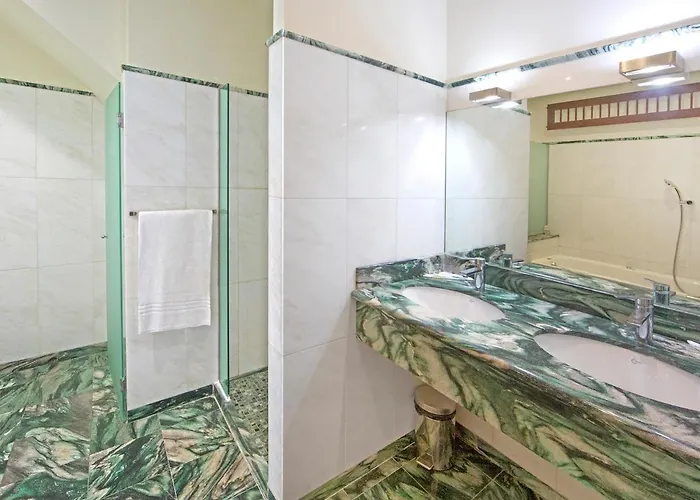 Centre And 4* فيرونا