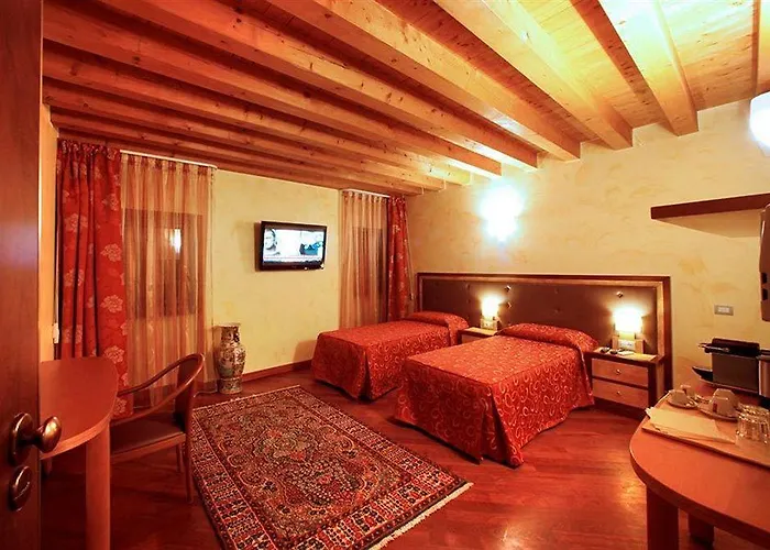 Centre And بيت ضيافة 4*